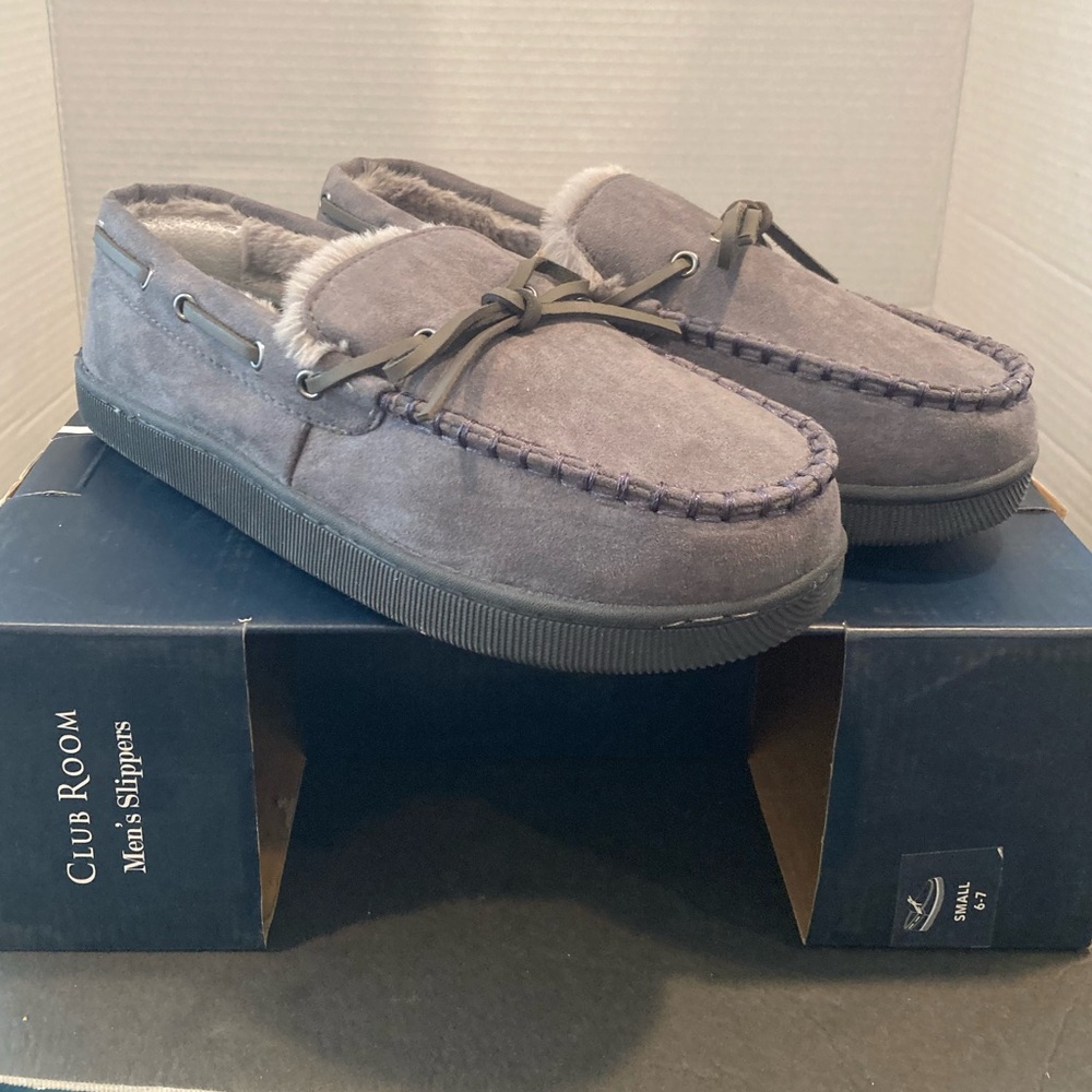 Club Room men’s slippers - size small
